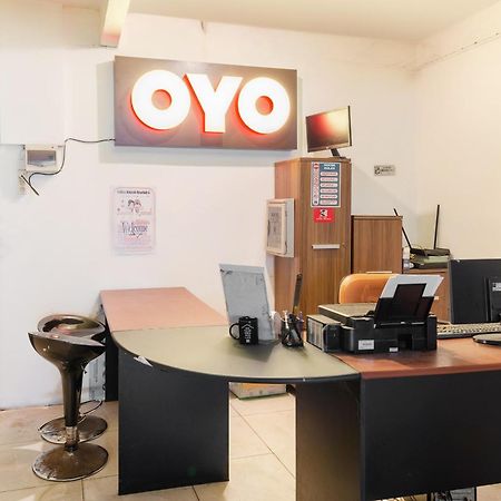 Oyo 1102 Griya Aisyah Syariah 1 Surabaya Luaran gambar