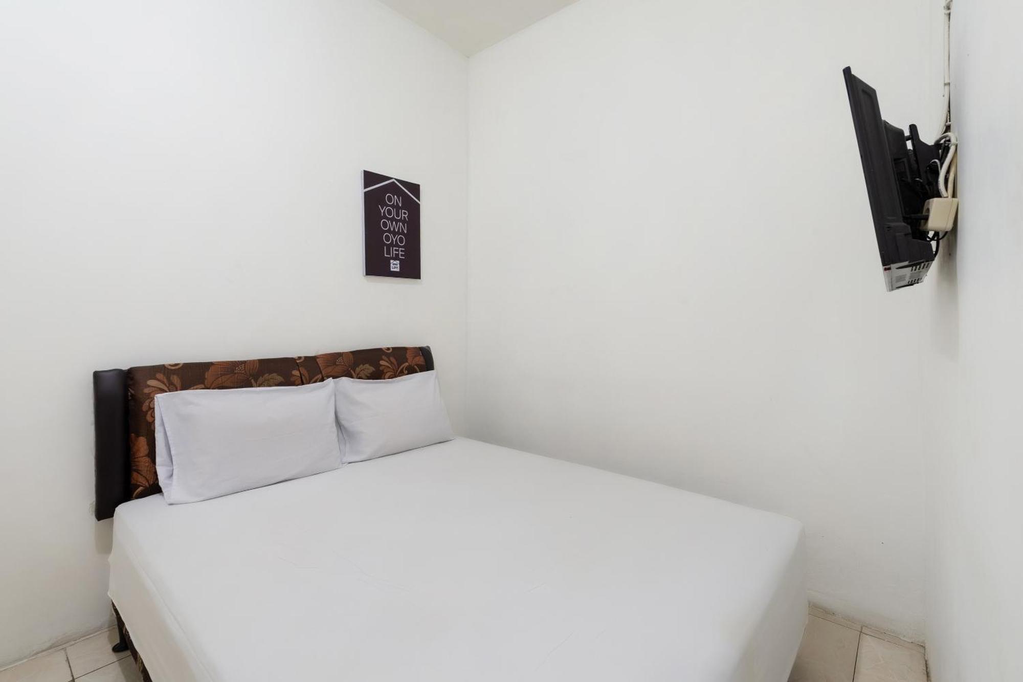 Oyo 1102 Griya Aisyah Syariah 1 Surabaya Luaran gambar