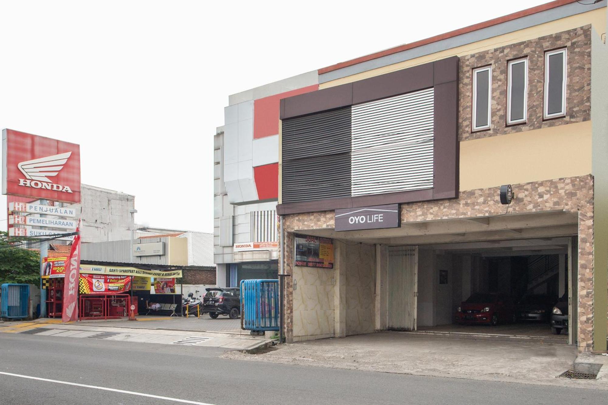 Oyo 1102 Griya Aisyah Syariah 1 Surabaya Luaran gambar